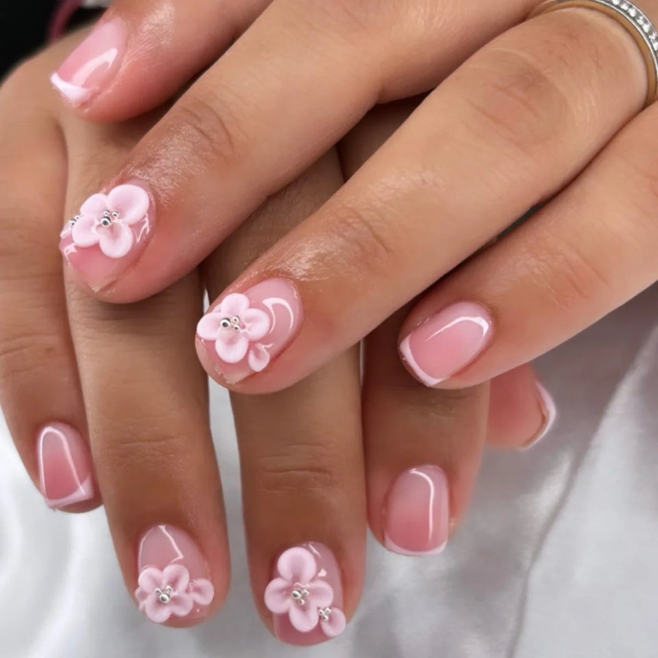24Pcs Short Square Head Press on Fake Nails Black Polka Dot Design False Nails Simple Wearable Artificial Full Cover Nails Tips
