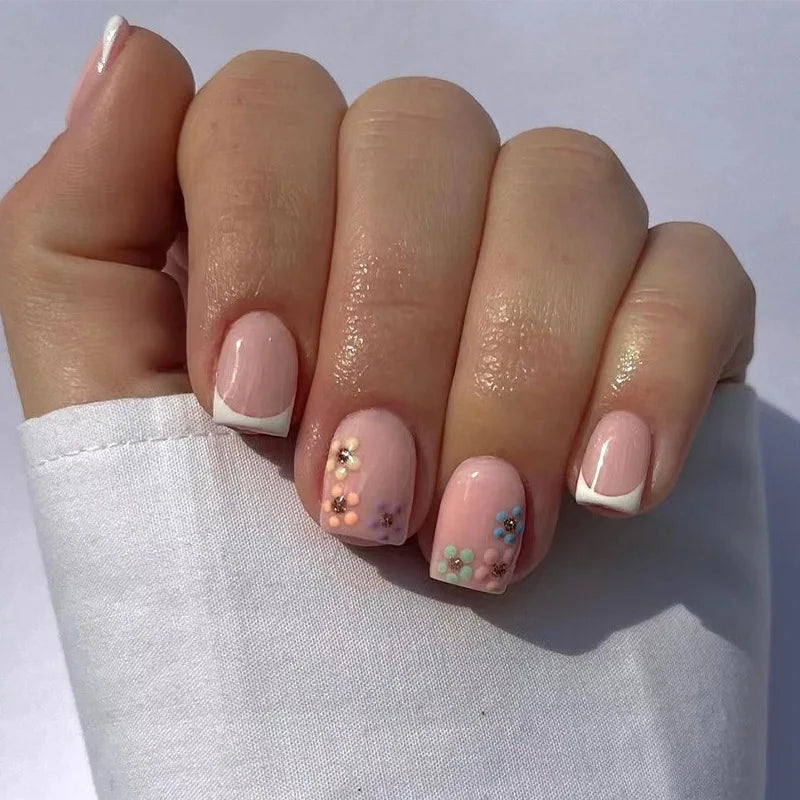 24Pcs Short Square Head Press on Fake Nails Black Polka Dot Design False Nails Simple Wearable Artificial Full Cover Nails Tips